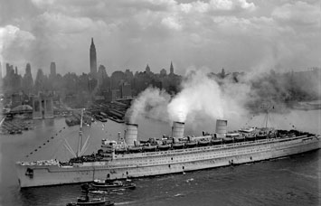 The Queen Mary in NY Harbor in 1945